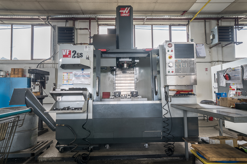 CNC turning with up to 24 +1 tools simultaneously - HAAS VF 2 SS